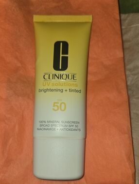 Clinique Brightening + Tinted SPF 50 Sunscreen - Yellow/White